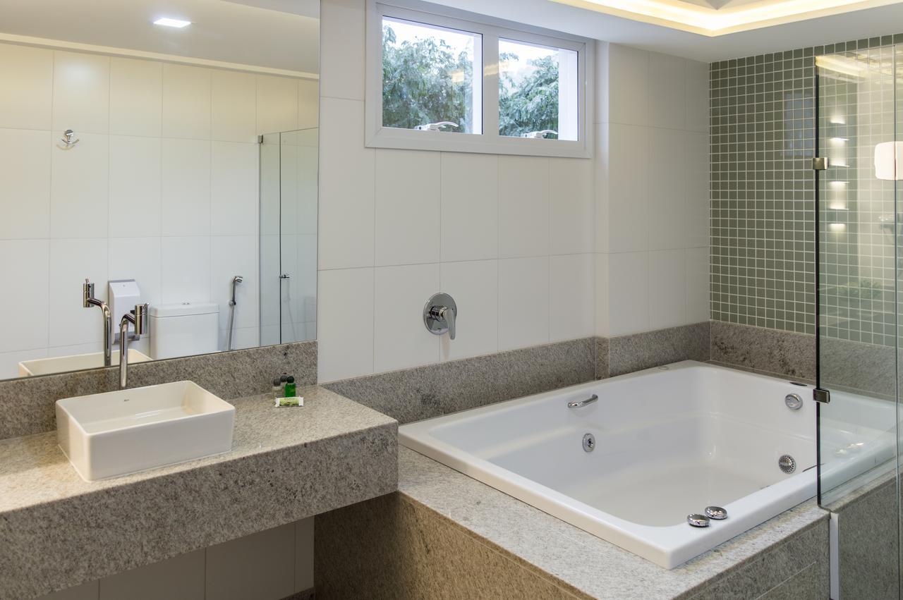 Bravo Hotel João Neiva Buitenkant foto