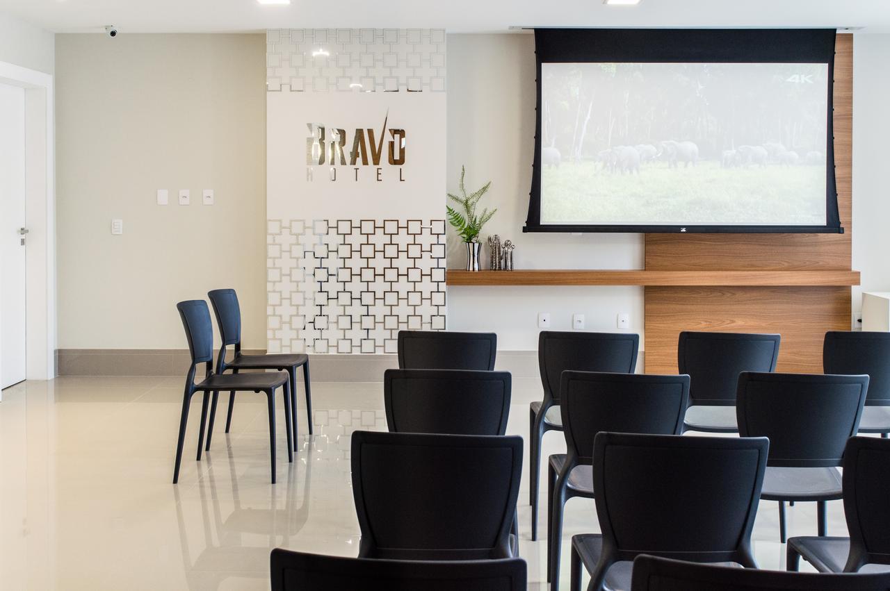 Bravo Hotel João Neiva Buitenkant foto